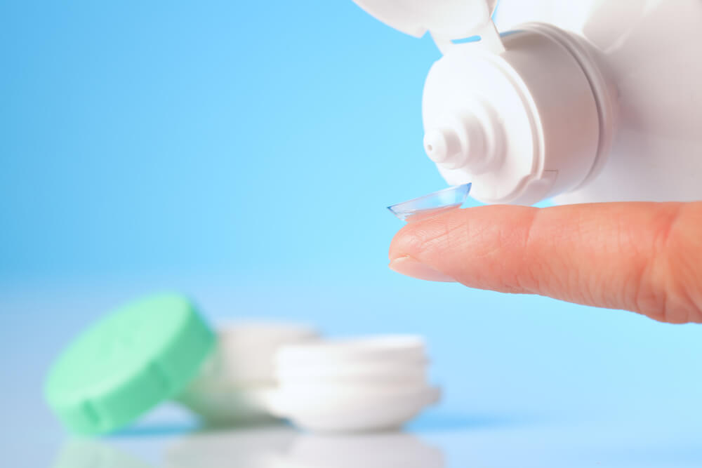 contact solution being added to contact lens