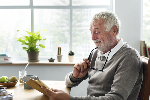 Older man reading about cataracts